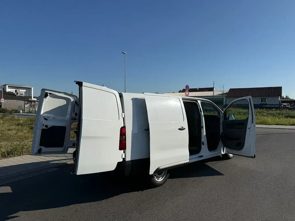 Gebraucht Peugeot Expert Premium 150 PS (110 kW) 2019 Weiß Van