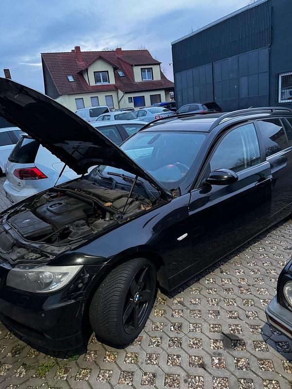 Gebraucht BMW 320 163 PS (119 kW) 2007 Schwarz Kombi