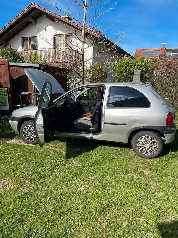 Second-hand Opel Corsa 55 CP (40 kW) 2000 Argintiu Berlinǎ