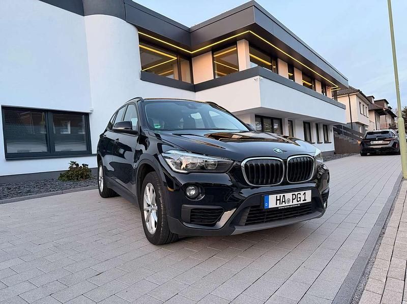 Schwarz Gebraucht 2018 BMW X1 SUV | 18.500 € (Superpreis) - Bild 1/4