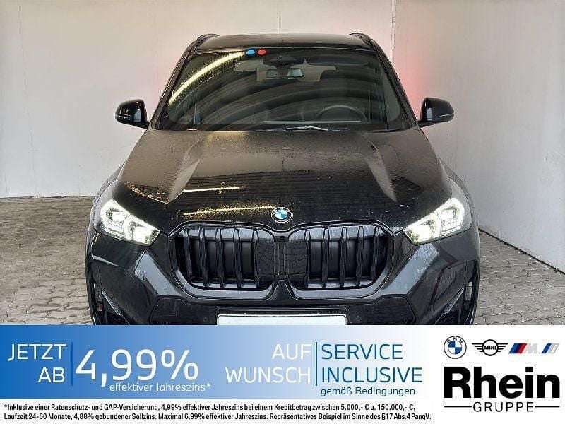 Schwarz Gebraucht 2025 BMW X1 Comfort Edition SUV | 46.740 € (Superpreis) - Bild 1/4