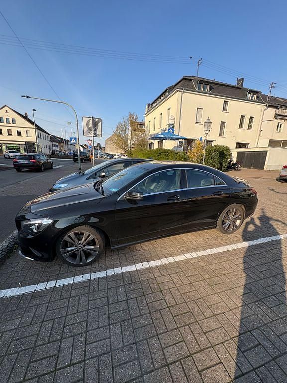 Gebraucht Mercedes CLA220 177 PS (130 kW) 2018 Schwarz Limousine