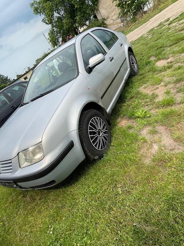 Silber Gebraucht 2000 VW Bora Limousine | 750 € (Guter Preis) - Bild 1/4