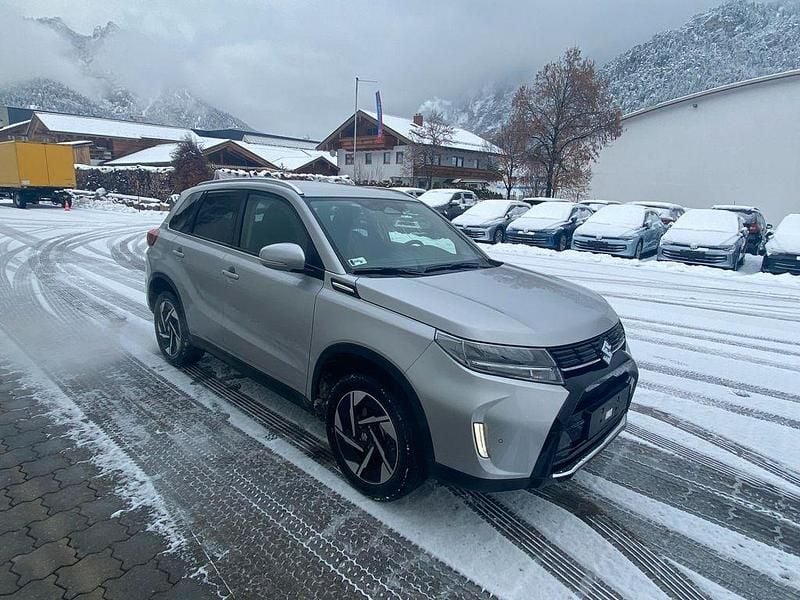 Neu Suzuki Vitara Comfort+ 110 PS (80 kW) 2025 Silber SUV