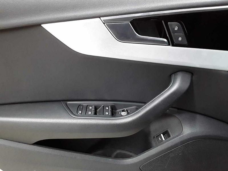 Gebraucht Audi A4 Advanced 163 PS (119 kW) 2022 Brillantschwarz Kombi