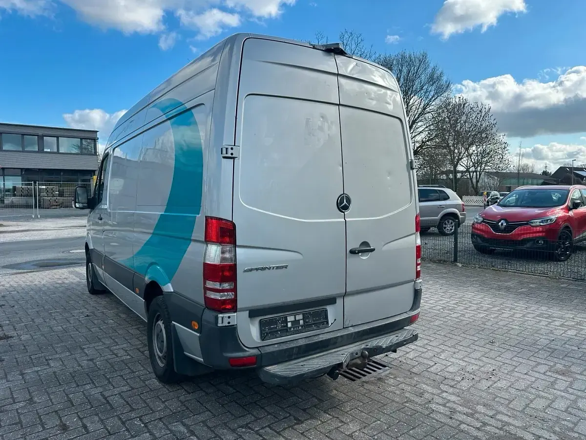 Używany Mercedes Sprinter 163 KM (119 kW) 2015 Srebrny