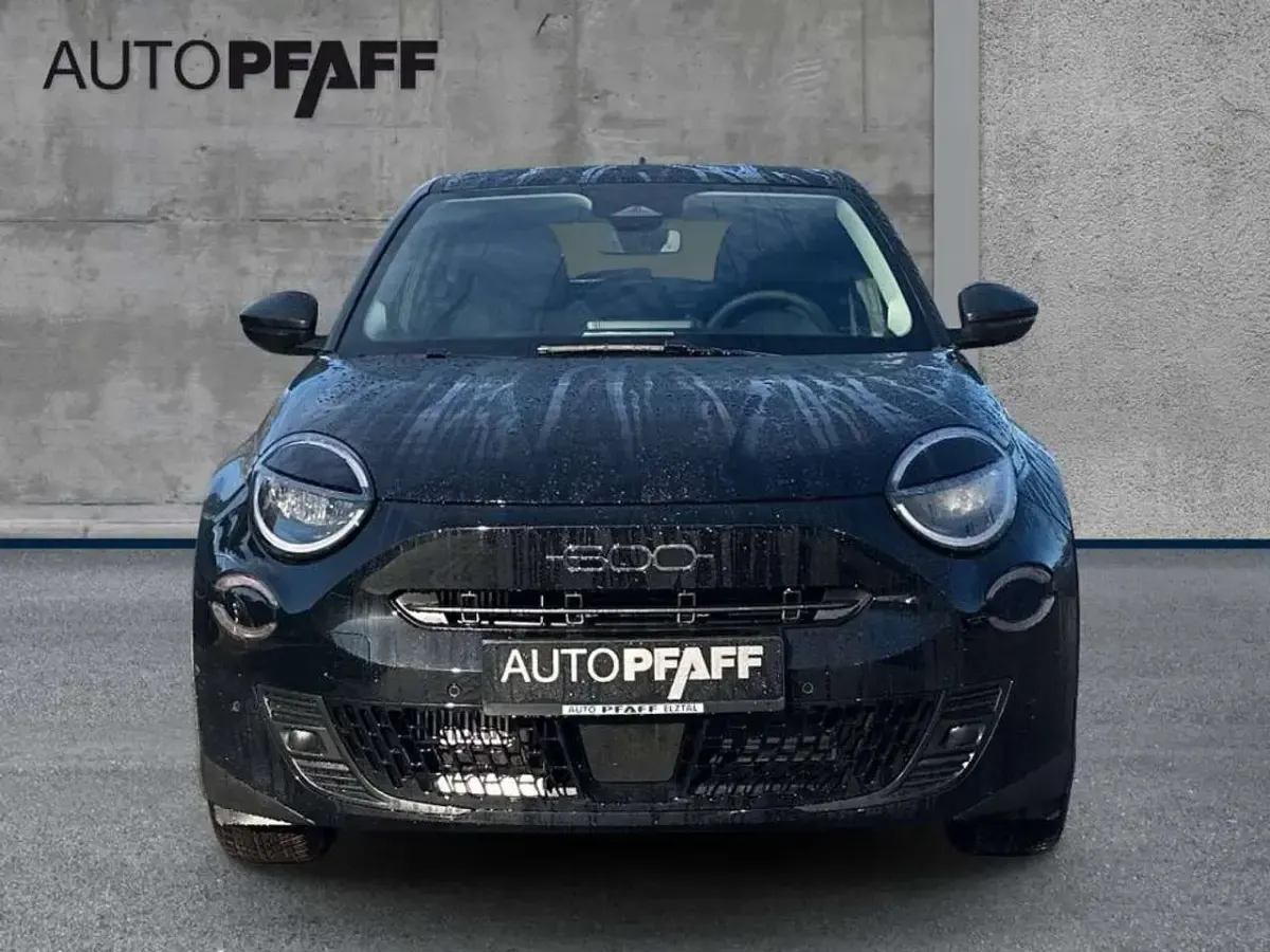 Gebraucht Fiat 600 101 PS (74 kW) 2026 Cinema schwarz SUV