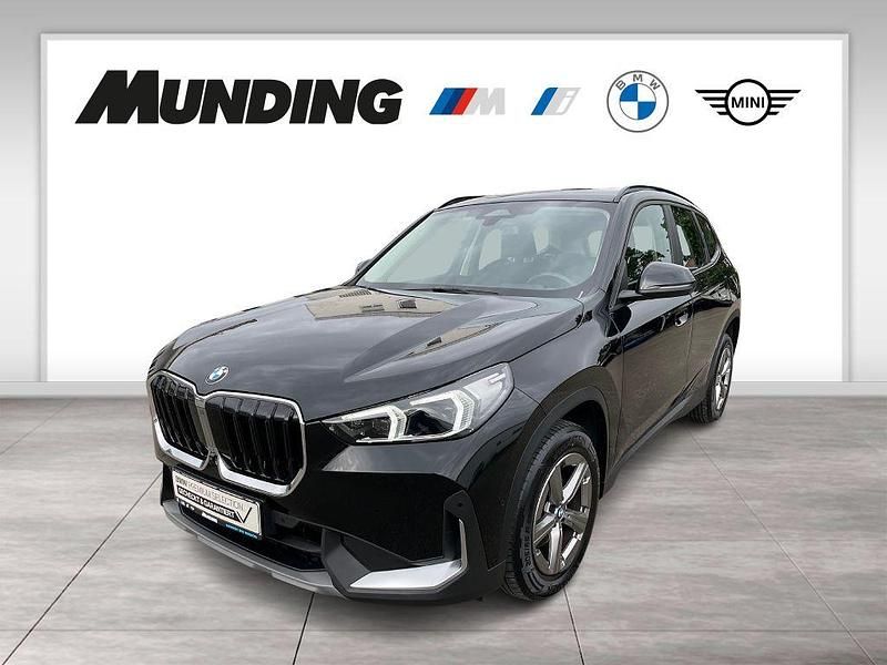 Saphirschwarz Gebraucht 2023 BMW X1 Shadowline SUV | 39.580 € (Fairer Preis) - Bild 1/4