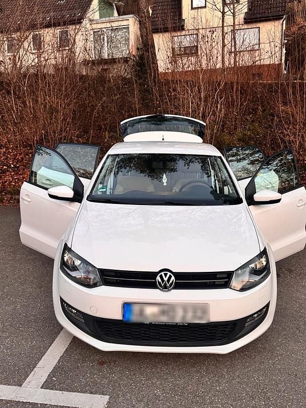 Weiß Gebraucht 2011 VW Polo Team Kleinwagen | 5.100 € (Fairer Preis) - Bild 1/4