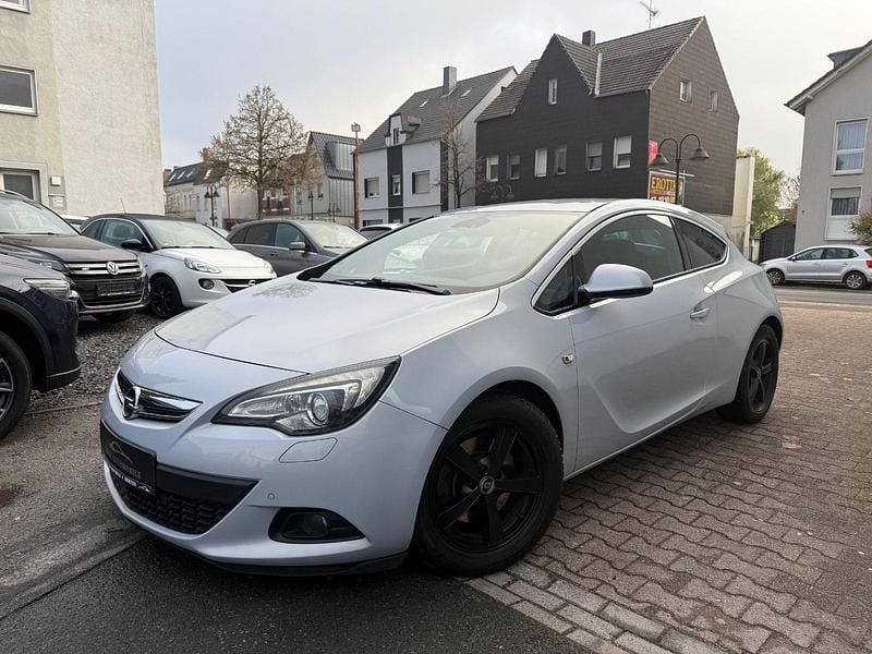 Grau Gebraucht 2011 Opel Astra GTC Innovation Coupé | 3.797 € (Superpreis) - Bild 1/4