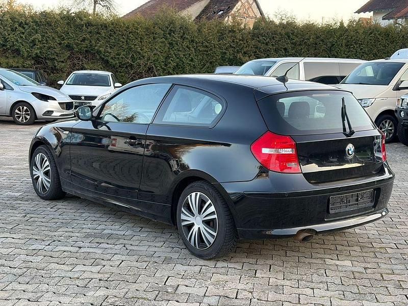 Gebraucht BMW 116 Advantage 116 PS (85 kW) 2010 Schwarz Kleinwagen