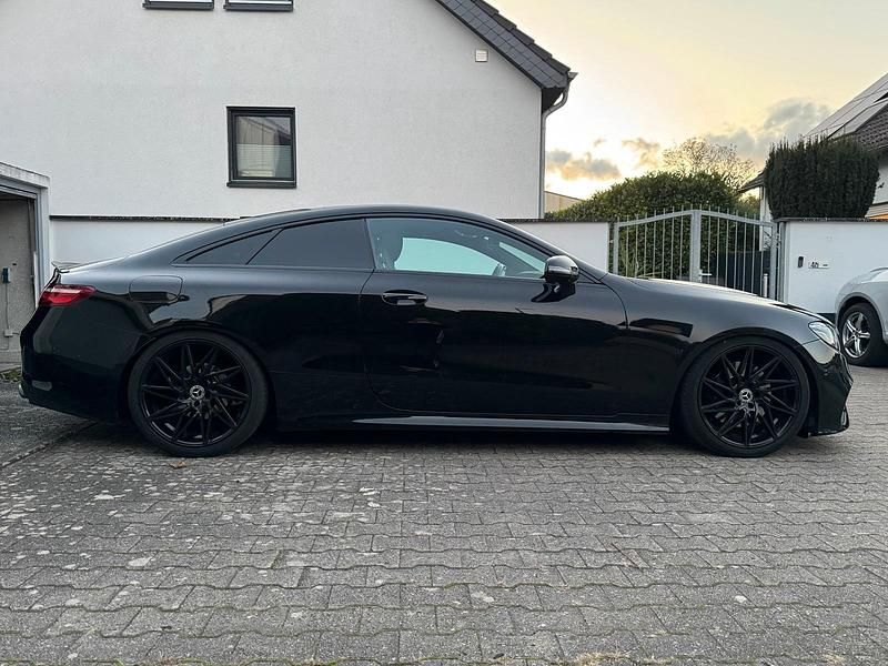 Gebraucht Mercedes E300 AMG 2018 Schwarz Coupé