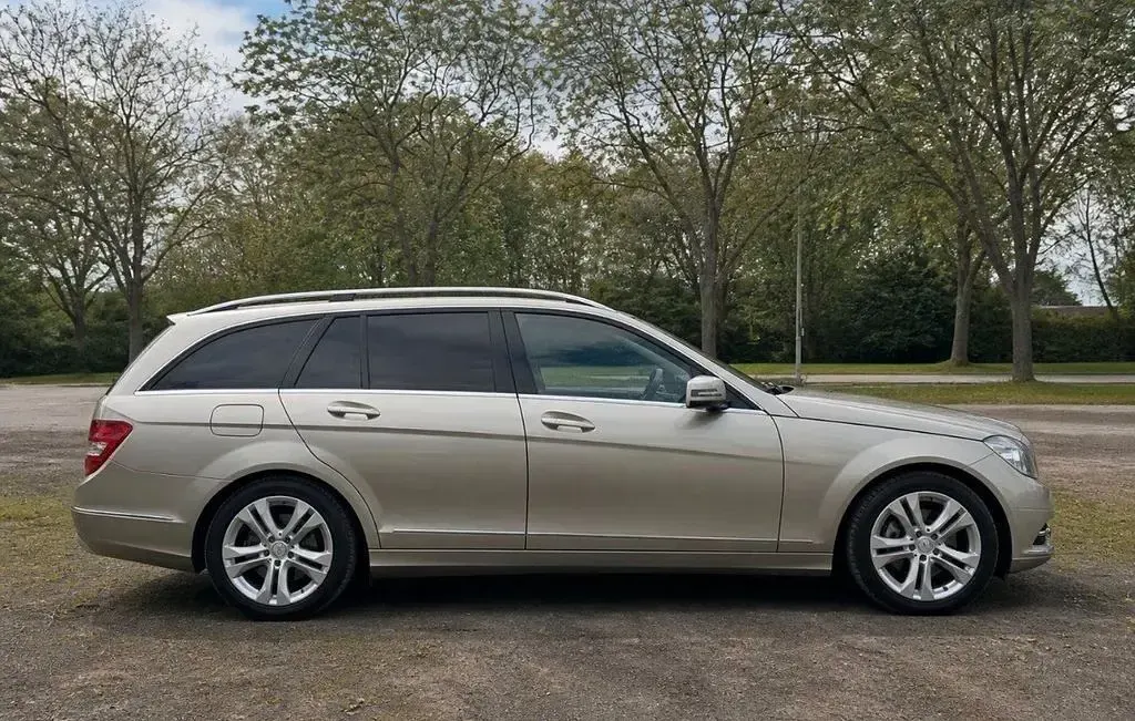 Gebraucht Mercedes C220 Elegance 170 PS (125 kW) 2011 Gold Limousine