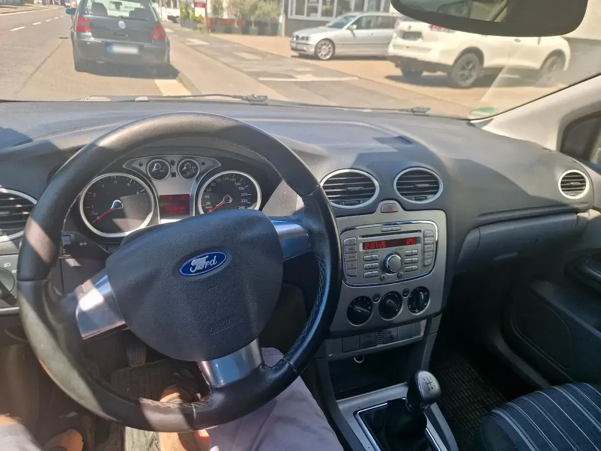 Gebraucht Ford Focus 2009 Grau Kleinwagen