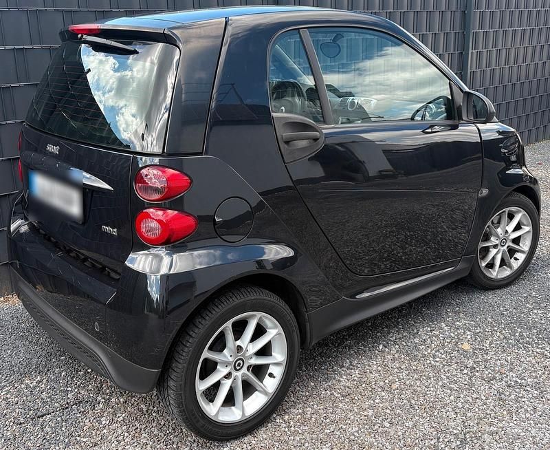 Gebraucht Smart ForTwo Coupé 61 PS (44 kW) 2012 Schwarz Coupé