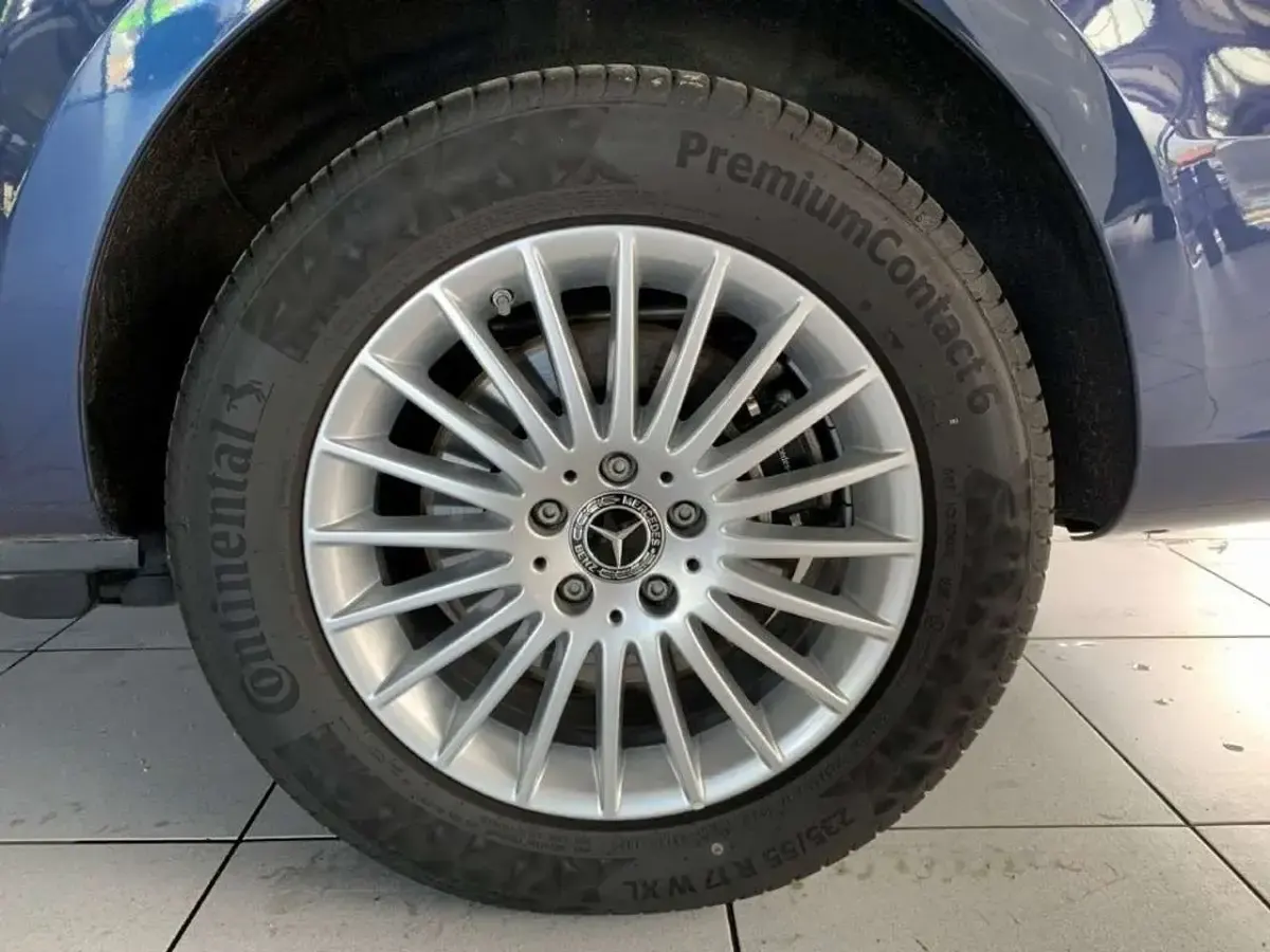 Gebraucht Mercedes V300 Style 237 PS (174 kW) 2025 Blau Van / Kleinbus