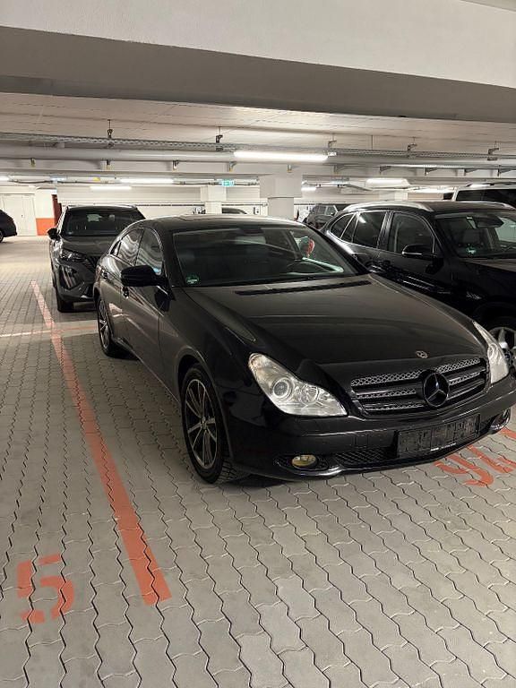 Schwarz Gebraucht 2010 Mercedes CLS350 Limousine | 12.100 € (Fairer Preis) - Bild 1/4