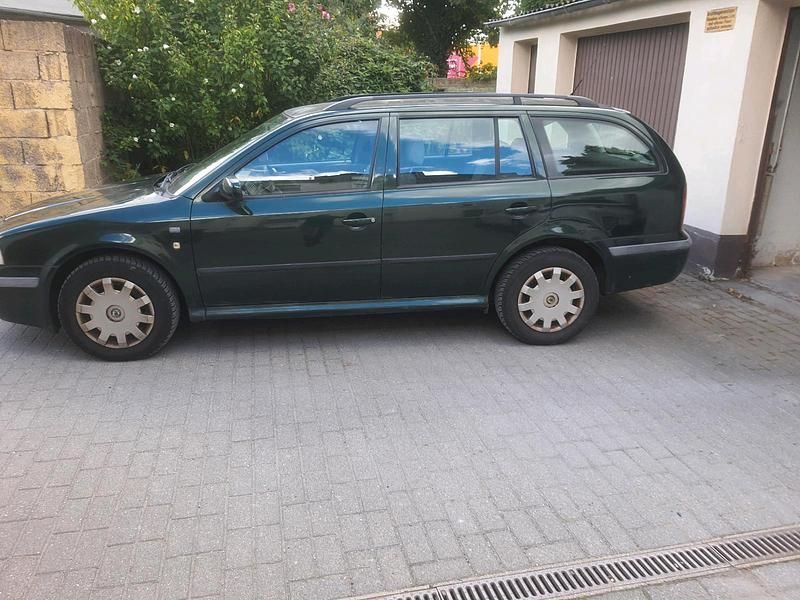 Grün Gebraucht 2003 Skoda Octavia Kombi | 600 € (Superpreis) - Bild 1/4