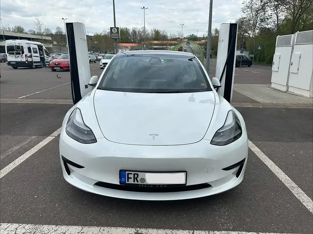 Used Tesla Model 3 Standard Range Plus 239 kW (325 HP) 2021 White Sedan