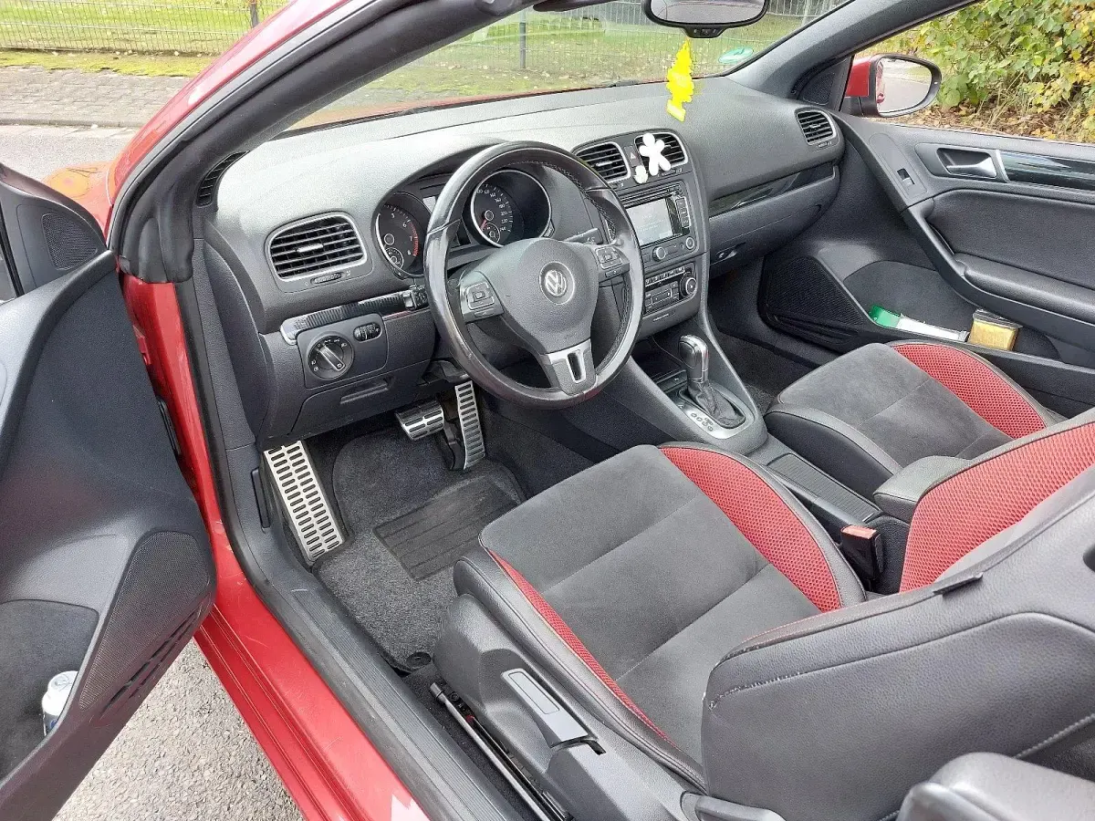 Gebraucht VW Golf Cabriolet Design 122 PS (89 kW) 2012 Rot Cabrio