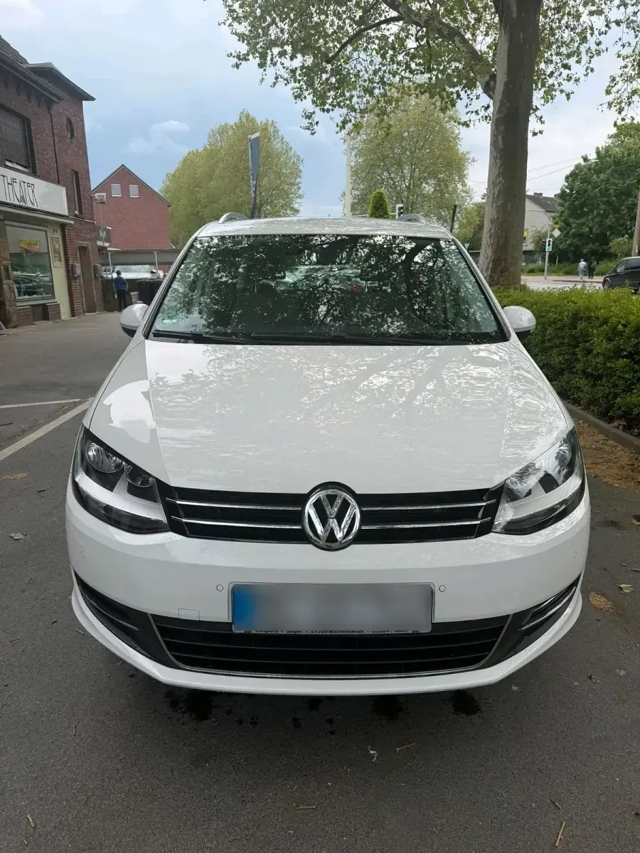 Second-hand VW Sharan 170 CP (125 kW) 2011 Alb Monovolum