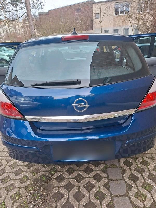 Gebraucht Opel Astra 105 PS (77 kW) 2005 Blau Limousine