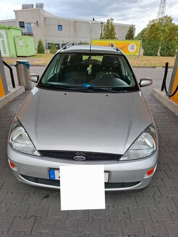 Silber Gebraucht 2001 Ford Focus Kombi | 1.800 € (Fairer Preis) - Bild 1/4