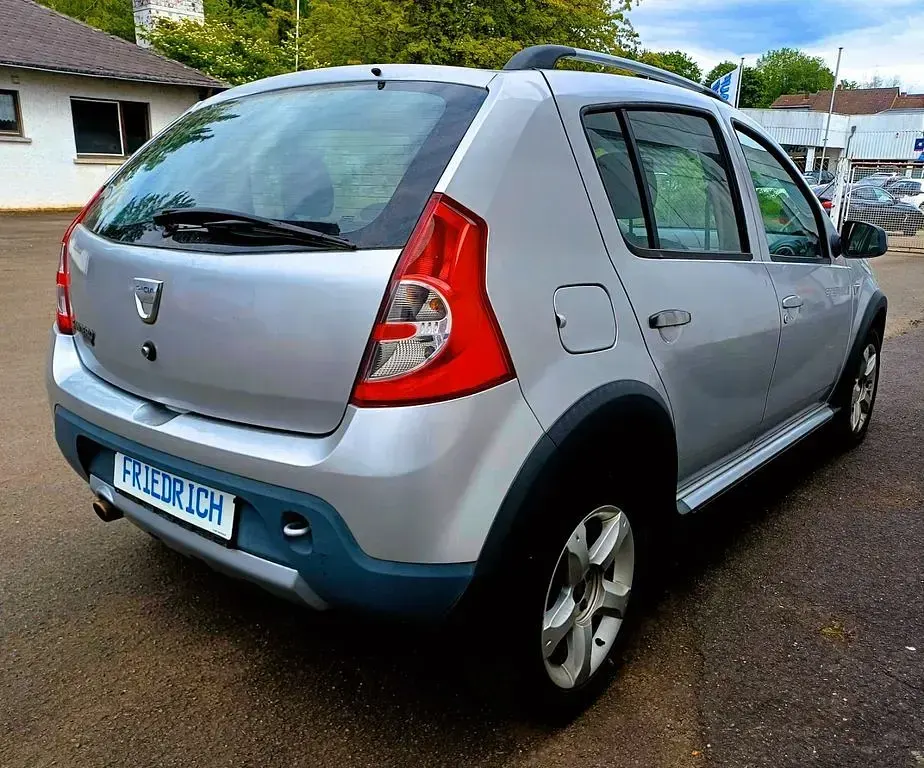 Używany Dacia Sandero Stepway 87 KM (63 kW) 2011 Szary Sedan/Limuzyna