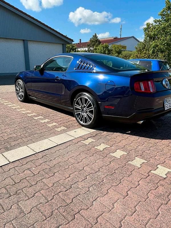 Blau Gebraucht 2012 Ford Mustang Coupé | 10.800 € (Guter Preis) - Bild 1/4