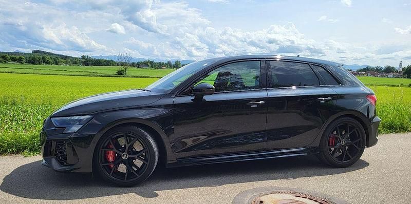 Gebraucht Audi RS3 Ambiente 400 PS (294 kW) 2022 Schwarz Limousine