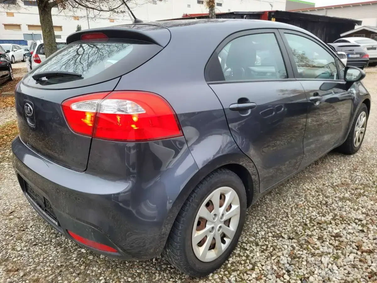 Gebraucht Kia Rio 86 PS (63 kW) 2014 Graphit met. Kleinwagen