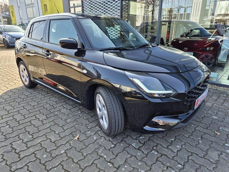 Neu Suzuki Swift Comfort 83 PS (61 kW) 2025 Schwarz Limousine
