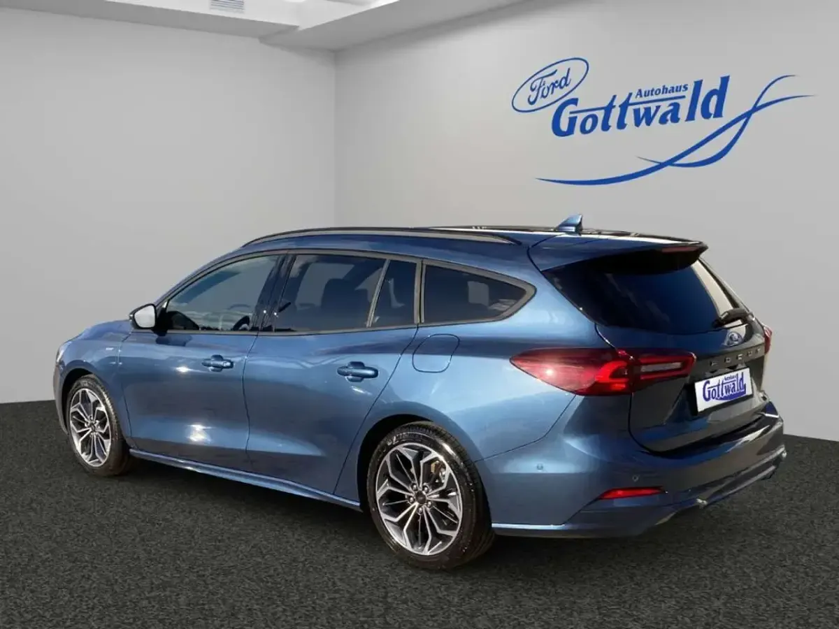 Gebraucht Ford Focus ST-Line X 155 PS (114 kW) 2026 Chromablau metallic Kombi