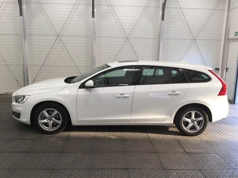 Gebraucht Volvo V60 150 PS (110 kW) 2015 Weiß Kombi