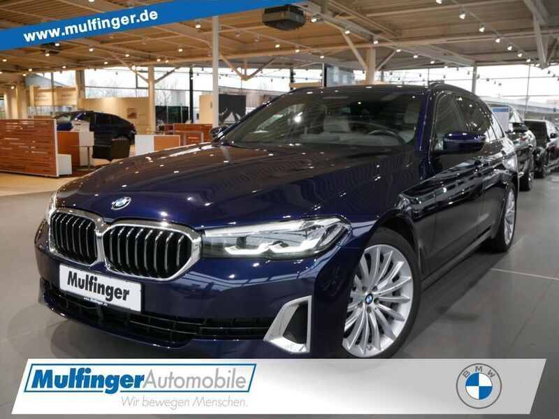 Tansanitblau (metallic) Gebraucht 2023 BMW 530 Kombi | 43.201 € (Guter Preis) - Bild 1/4