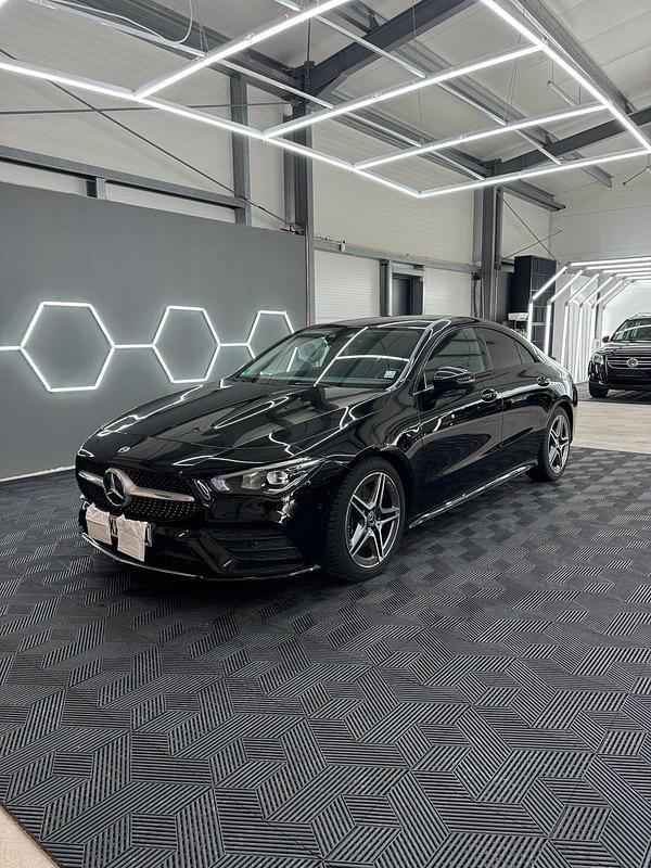 Schwarz Gebraucht 2019 Mercedes CLA200 AMG line Coupé | 26.900 € (Fairer Preis) - Bild 1/4