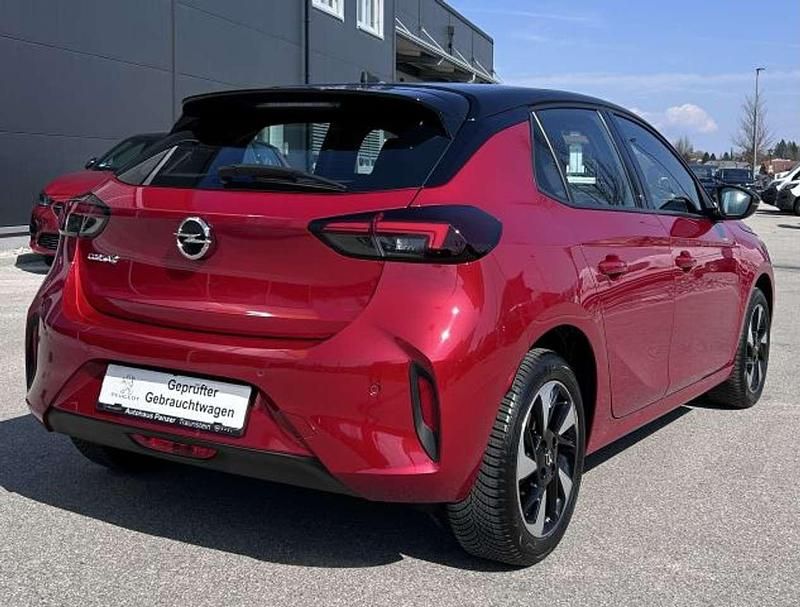 Gebraucht Opel Corsa-e 100 kW (136 PS) 2023 Kardio rot metallic Kleinwagen