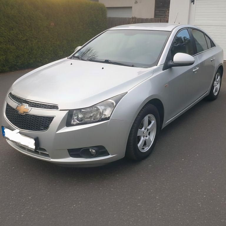 Grau Gebraucht 2010 Chevrolet Cruze LS Limousine | 3.750 € (Fairer Preis) - Bild 1/4