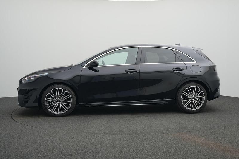 Gebraucht Kia Ceed 140 PS (102 kW) 2025 Zilinaschwarz metall Kleinwagen