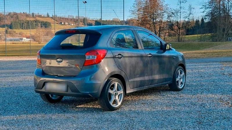 Gebraucht Ford Ka Plus 86 PS (63 kW) 2016 Grau Kleinwagen