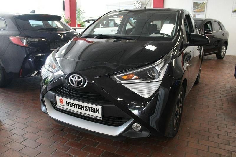 Gebraucht Toyota Aygo Team 72 PS (52 kW) 2022 Schwarz Kleinwagen