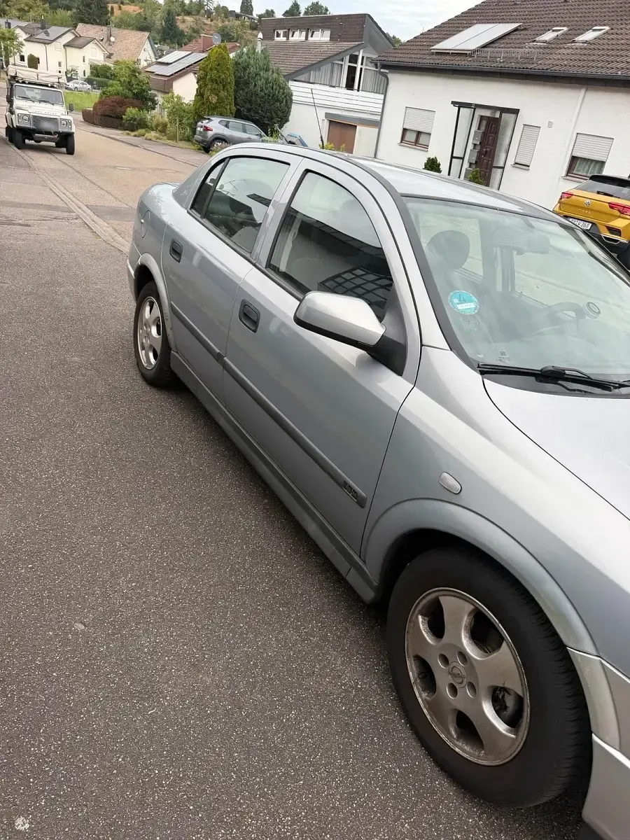 Gebraucht Opel Astra 102 PS (75 kW) 2002 Silber Limousine