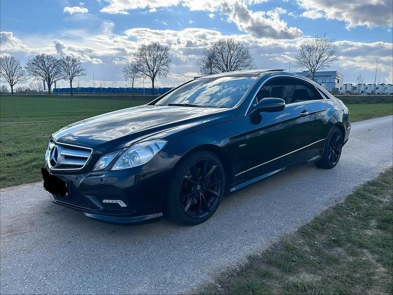 Gebraucht Mercedes E250 AMG 204 PS (150 kW) 2009 Schwarz Coupé