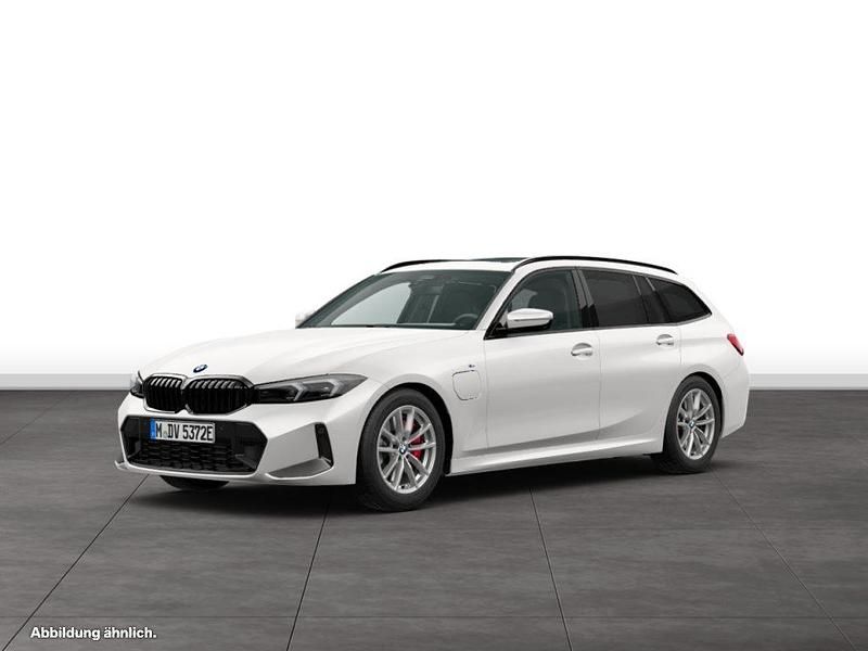 Weiß Gebraucht 2024 BMW 330e M Sport Kombi | 51.190 € (Teuer) - Bild 1/4