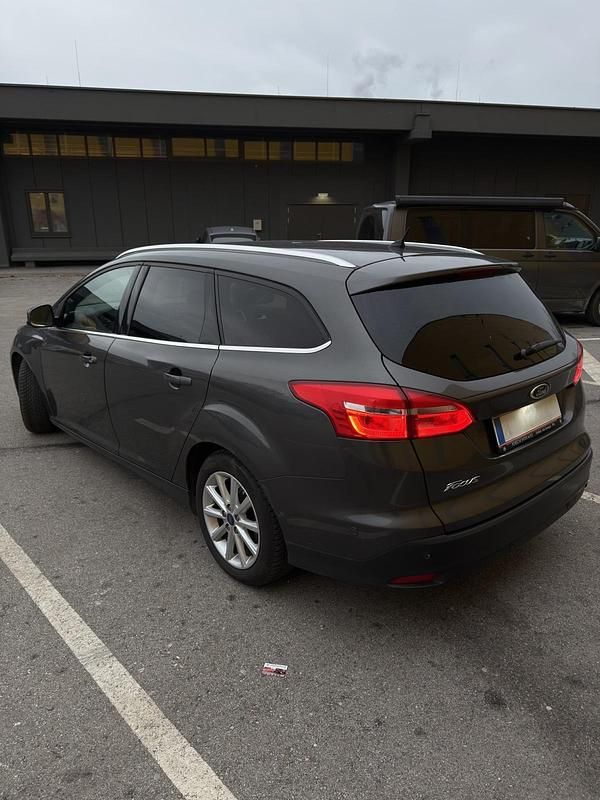 Gebraucht Ford Focus Titanium 120 PS (88 kW) 2016 Schwarz Van