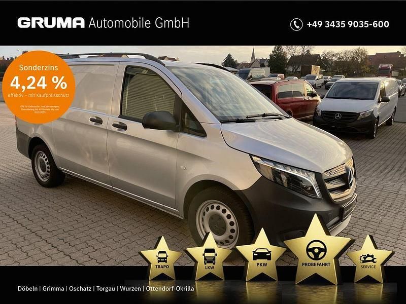 Silber Gebraucht 2023 Mercedes Vito Van | 37.699 € (Etwas zu teuer) - Bild 1/4
