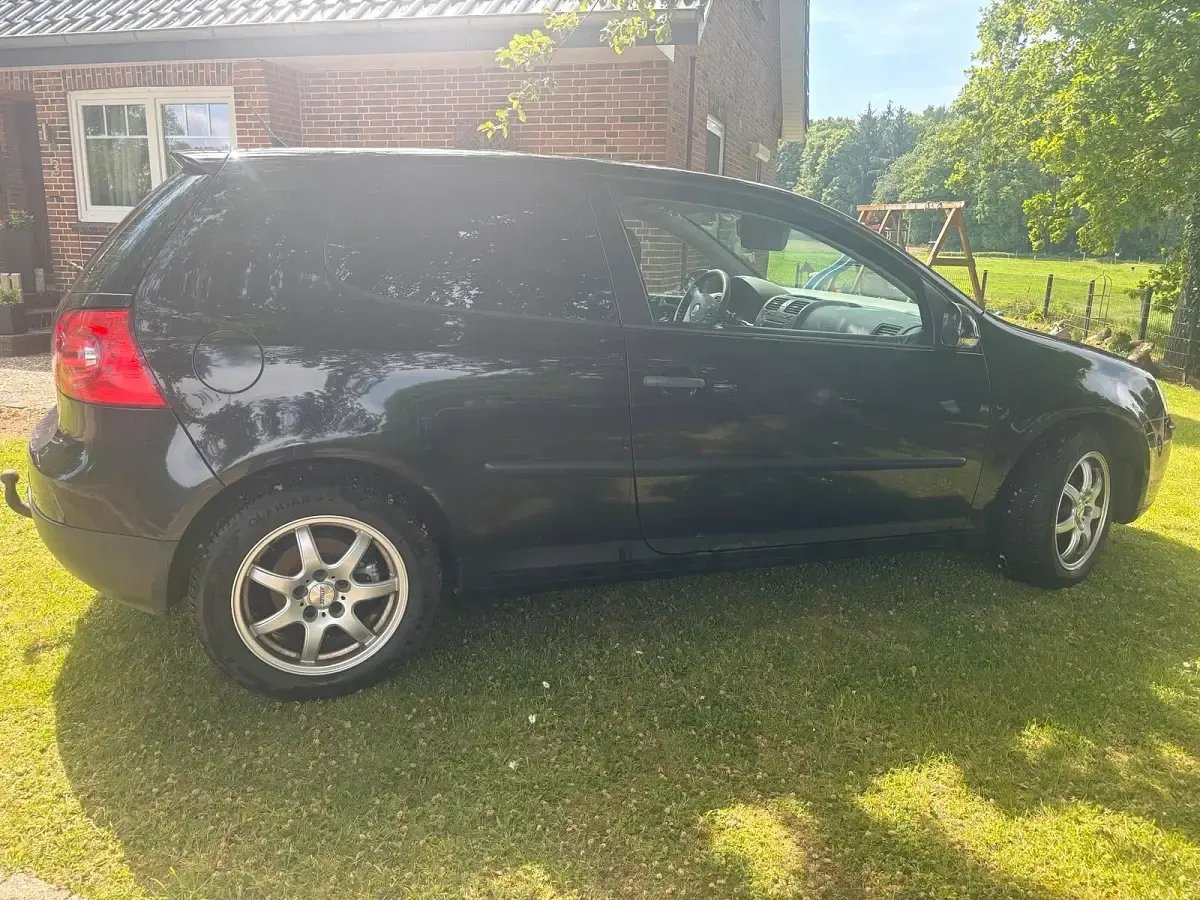 Gebraucht VW Golf V 75 PS (55 kW) 2005 Schwarz Kleinwagen