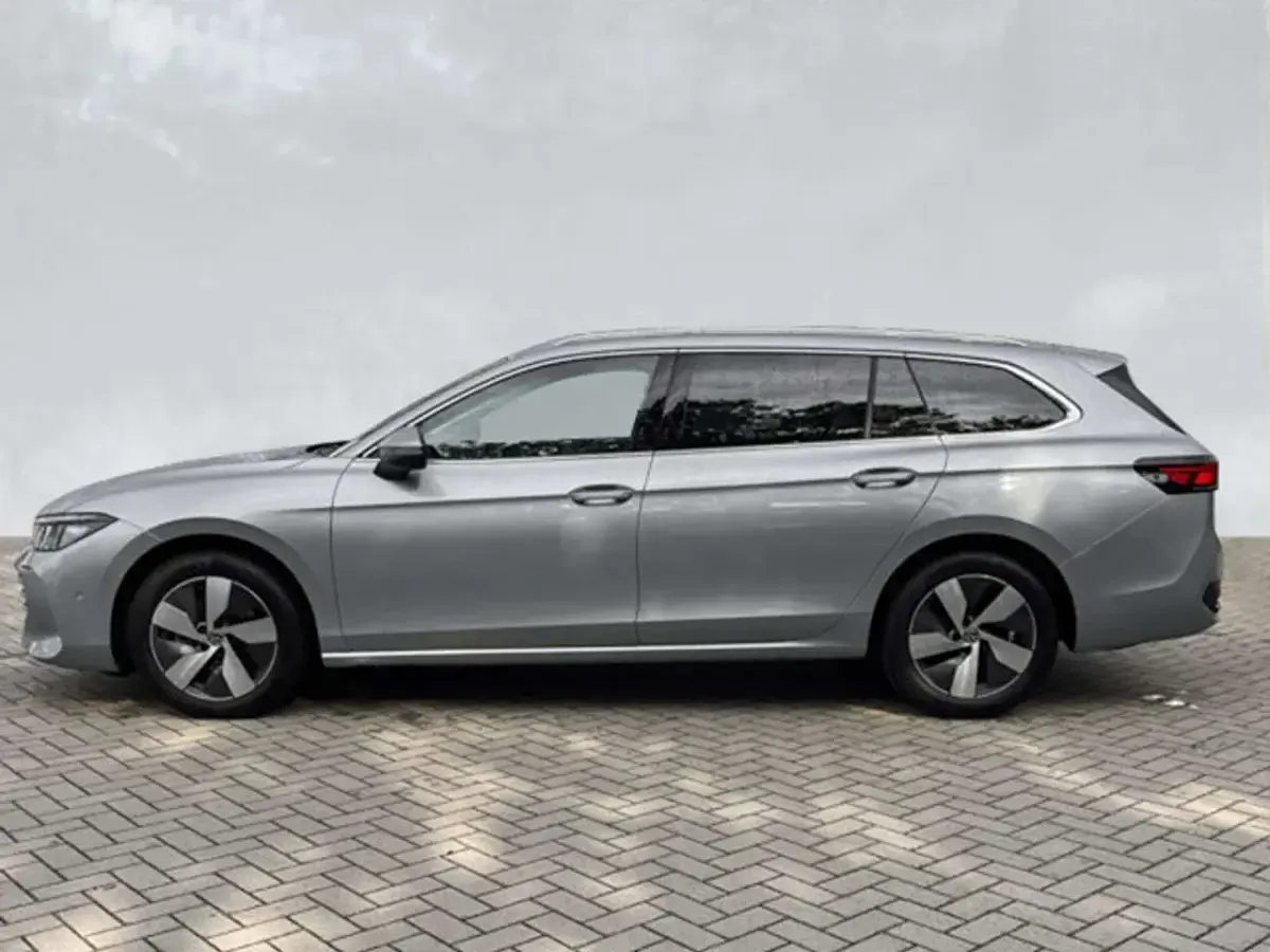 Gebraucht VW Passat Business 150 PS (110 kW) 2025 Oyster silver metallic Kombi