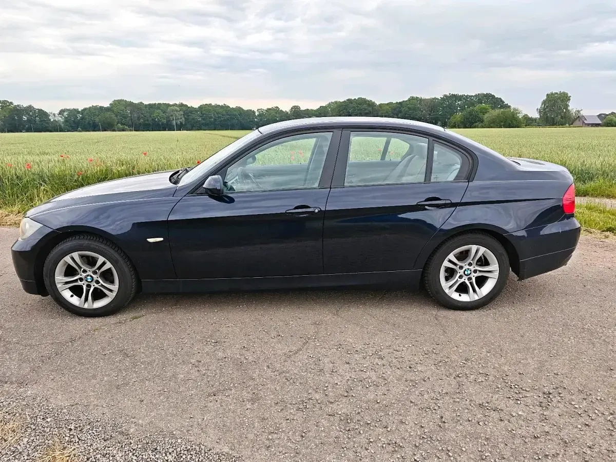 Gebraucht BMW 318 143 PS (105 kW) 2008 Blau Limousine