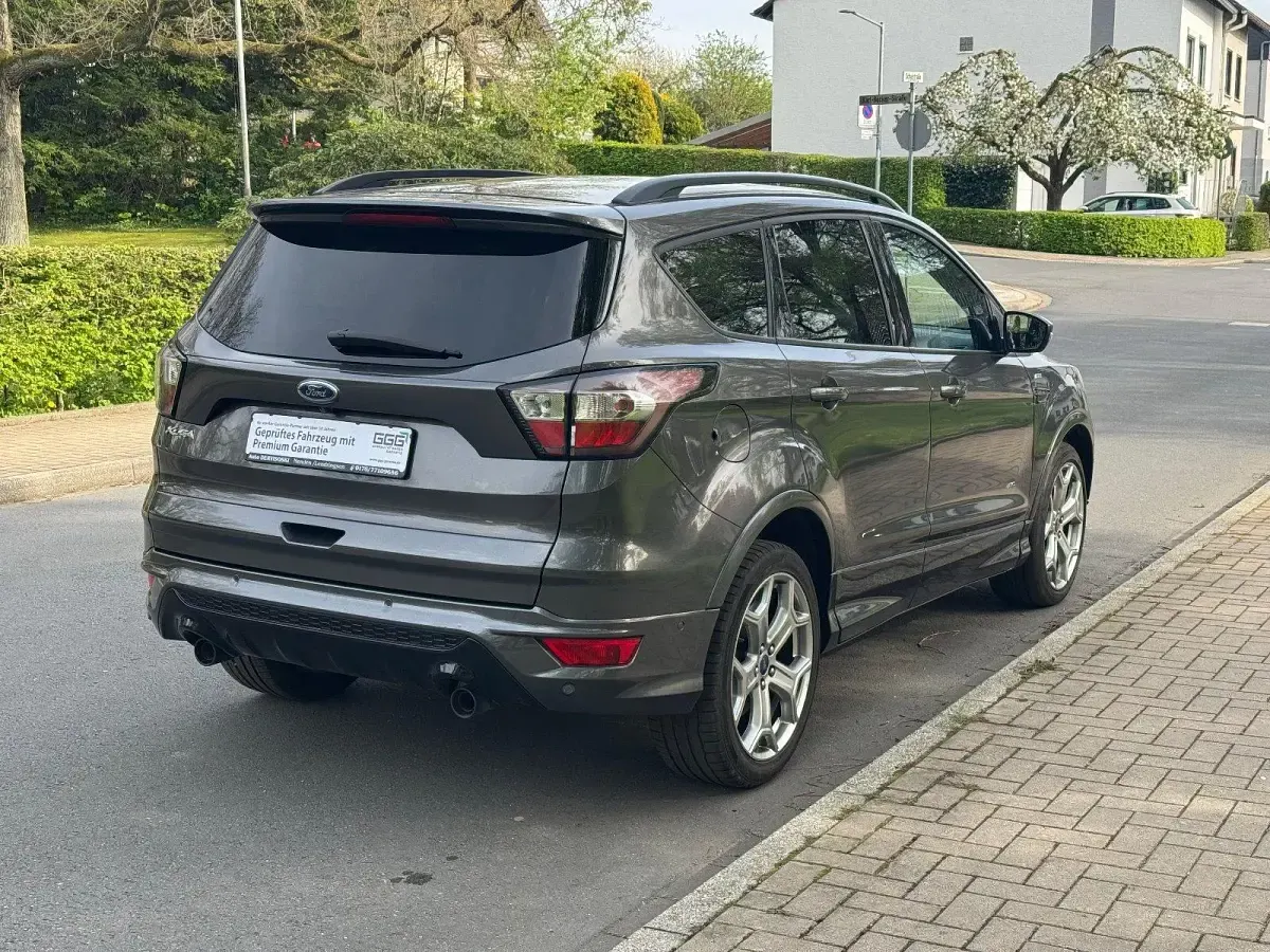 Gebraucht Ford Kuga ST-Line 150 PS (110 kW) 2016 Magneticgrau (metallic) SUV